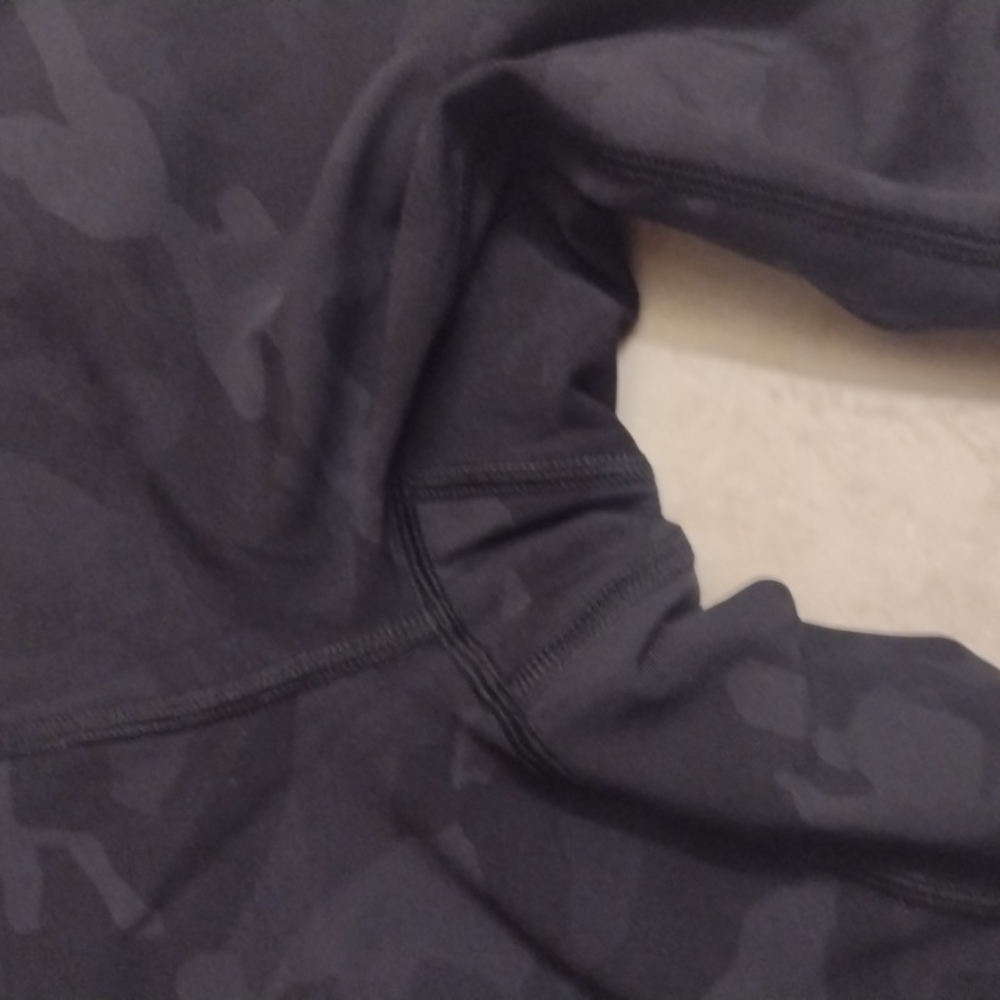 SOLD Lululemon Barre 3 Train Time 7/8 Pant Black Camo - Picture 6 of 12